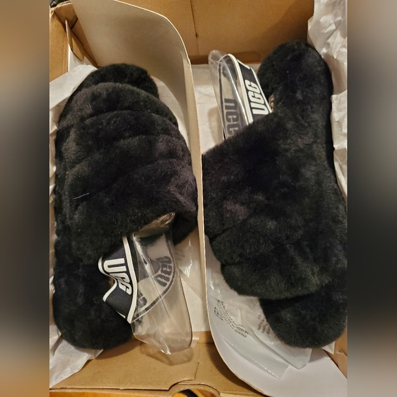 Ugg slip ons - Picture 1 of 3